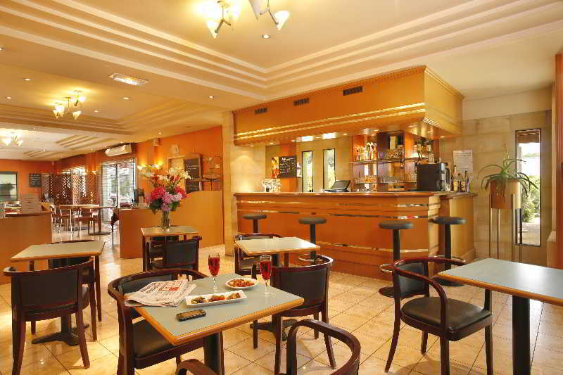 Hotel Grand Confort Le Moulin Rouge Terrasson Restaurace fotografie